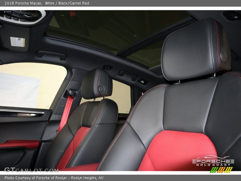 White / Black/Garnet Red 2018 Porsche Macan