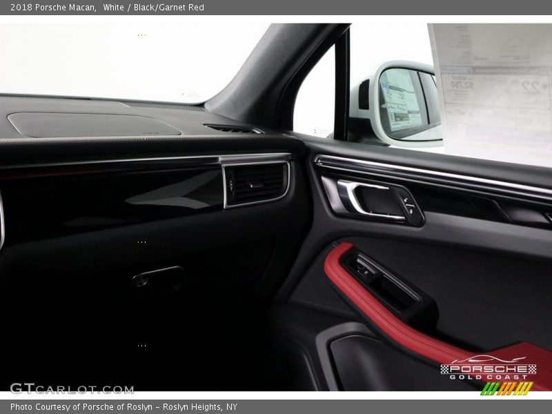 White / Black/Garnet Red 2018 Porsche Macan