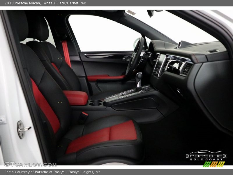 White / Black/Garnet Red 2018 Porsche Macan
