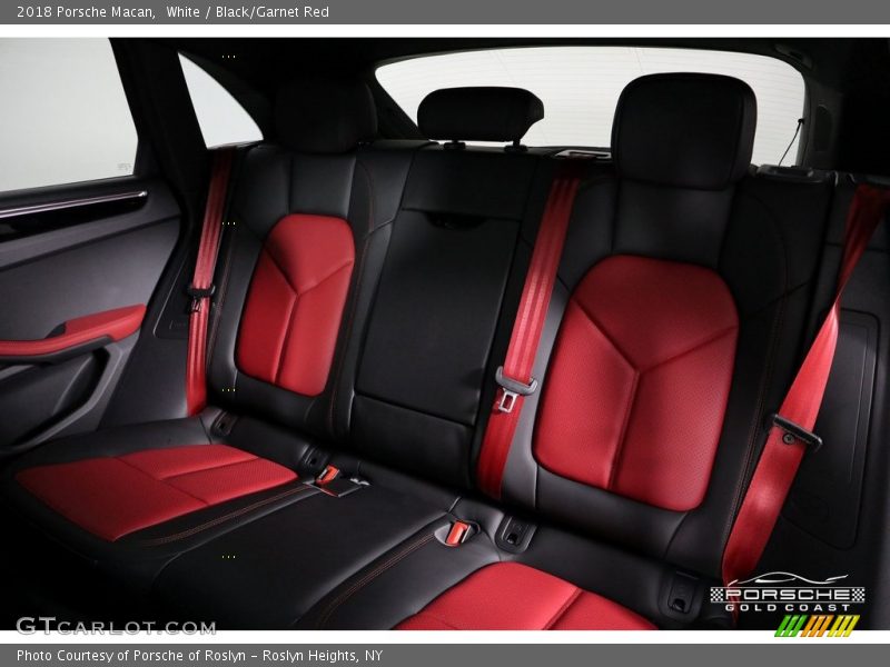 White / Black/Garnet Red 2018 Porsche Macan