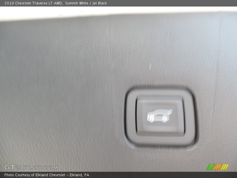 Summit White / Jet Black 2019 Chevrolet Traverse LT AWD
