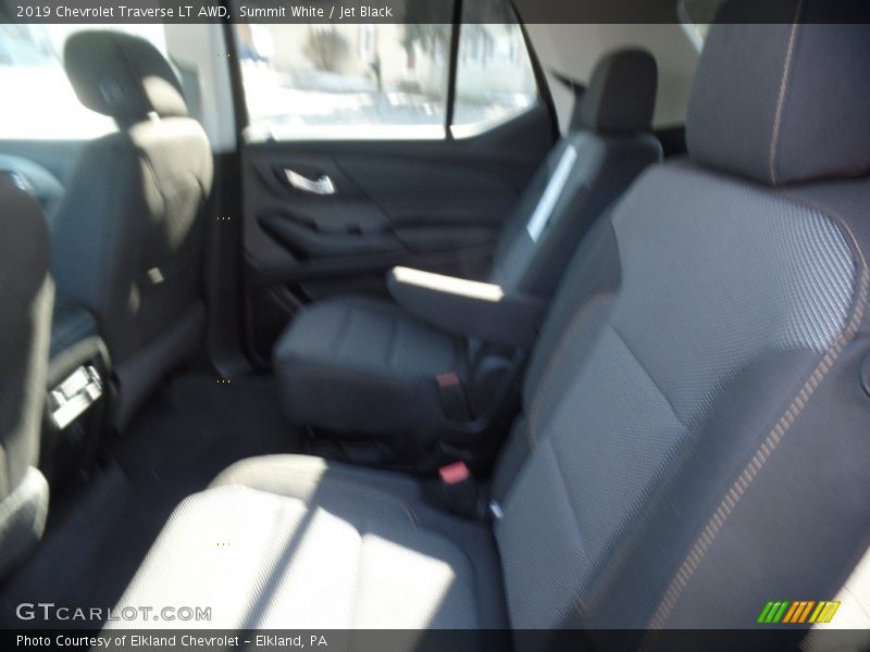 Summit White / Jet Black 2019 Chevrolet Traverse LT AWD