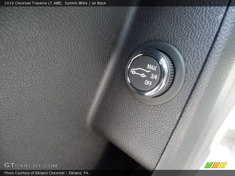 Summit White / Jet Black 2019 Chevrolet Traverse LT AWD