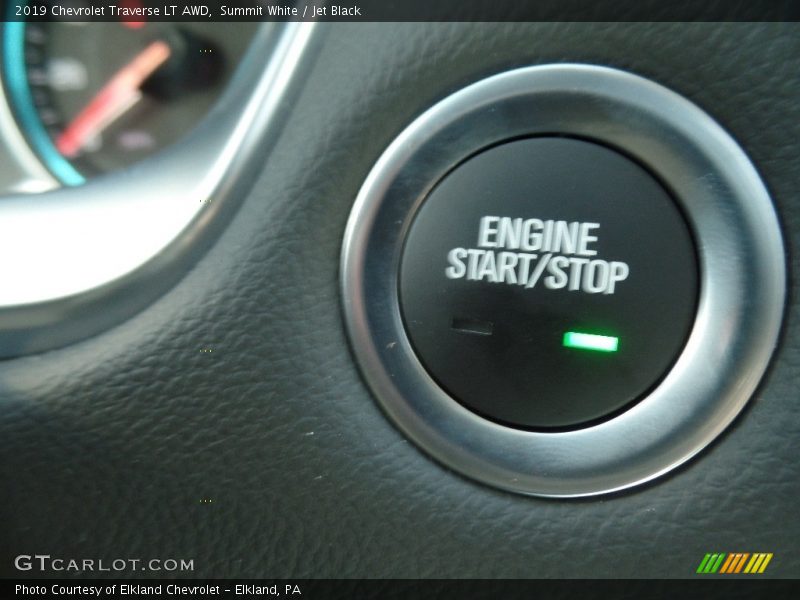 Summit White / Jet Black 2019 Chevrolet Traverse LT AWD