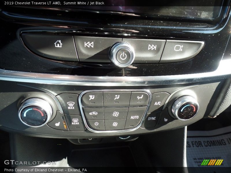 Summit White / Jet Black 2019 Chevrolet Traverse LT AWD