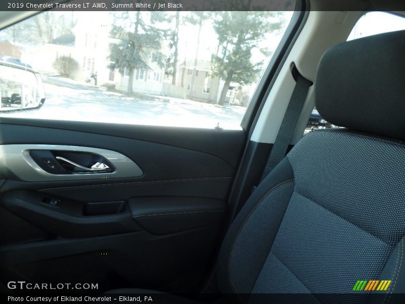 Summit White / Jet Black 2019 Chevrolet Traverse LT AWD