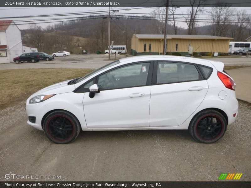 Oxford White / Charcoal Black 2014 Ford Fiesta SE Hatchback
