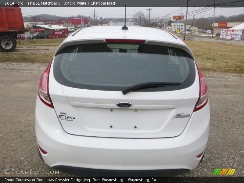 Oxford White / Charcoal Black 2014 Ford Fiesta SE Hatchback