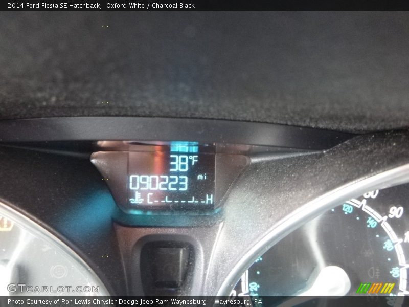 Oxford White / Charcoal Black 2014 Ford Fiesta SE Hatchback