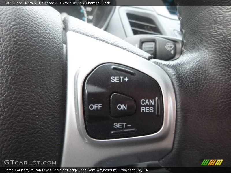 Oxford White / Charcoal Black 2014 Ford Fiesta SE Hatchback