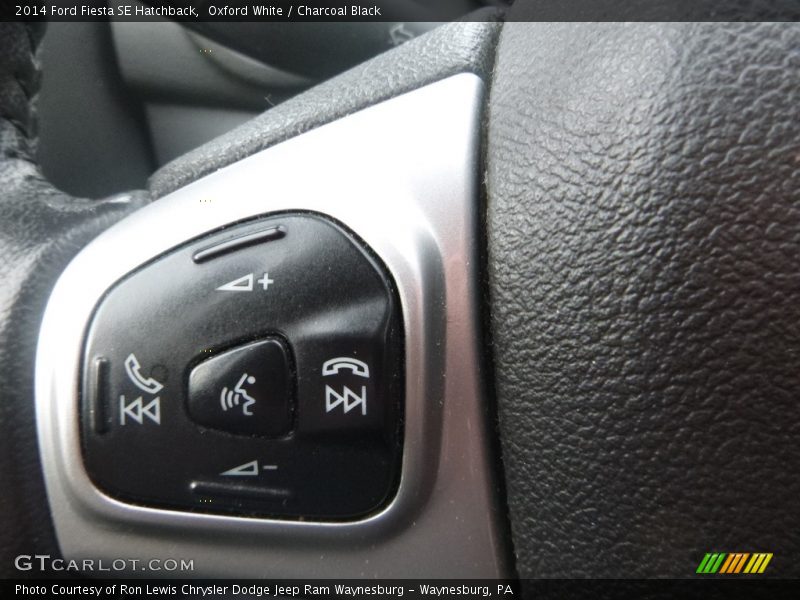 Oxford White / Charcoal Black 2014 Ford Fiesta SE Hatchback