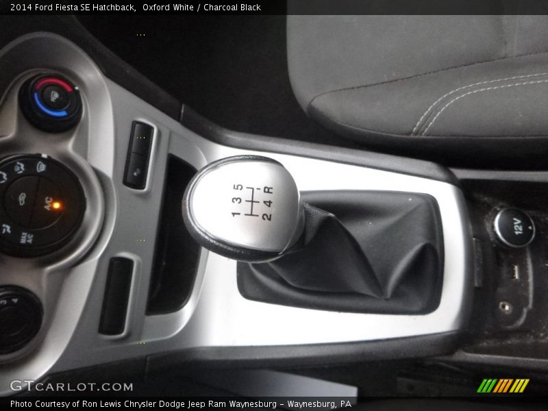 Oxford White / Charcoal Black 2014 Ford Fiesta SE Hatchback