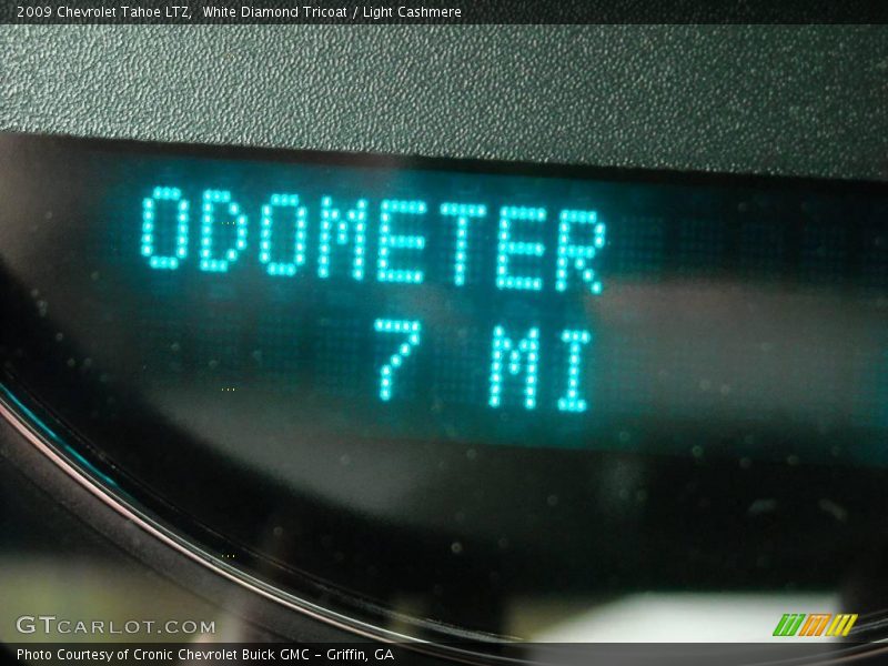White Diamond Tricoat / Light Cashmere 2009 Chevrolet Tahoe LTZ