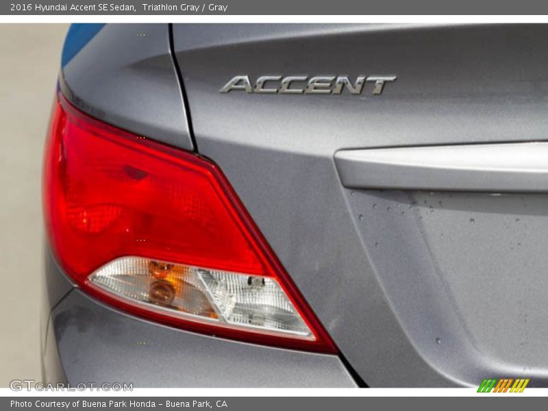 Triathlon Gray / Gray 2016 Hyundai Accent SE Sedan