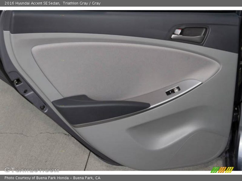Triathlon Gray / Gray 2016 Hyundai Accent SE Sedan