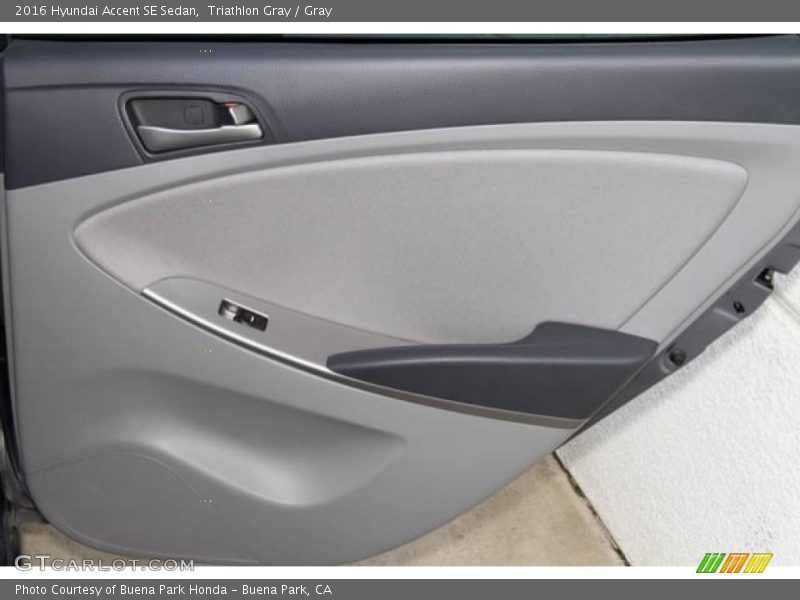 Triathlon Gray / Gray 2016 Hyundai Accent SE Sedan