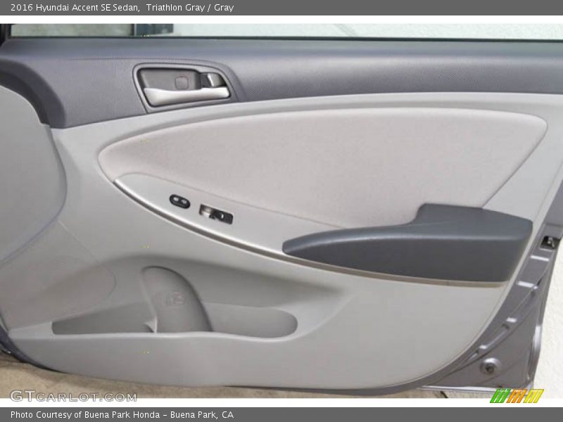 Triathlon Gray / Gray 2016 Hyundai Accent SE Sedan