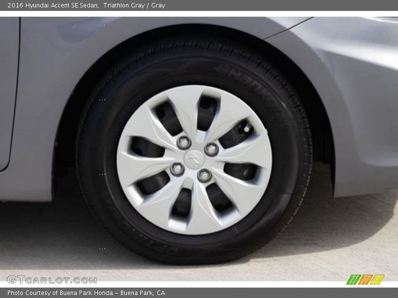 Triathlon Gray / Gray 2016 Hyundai Accent SE Sedan