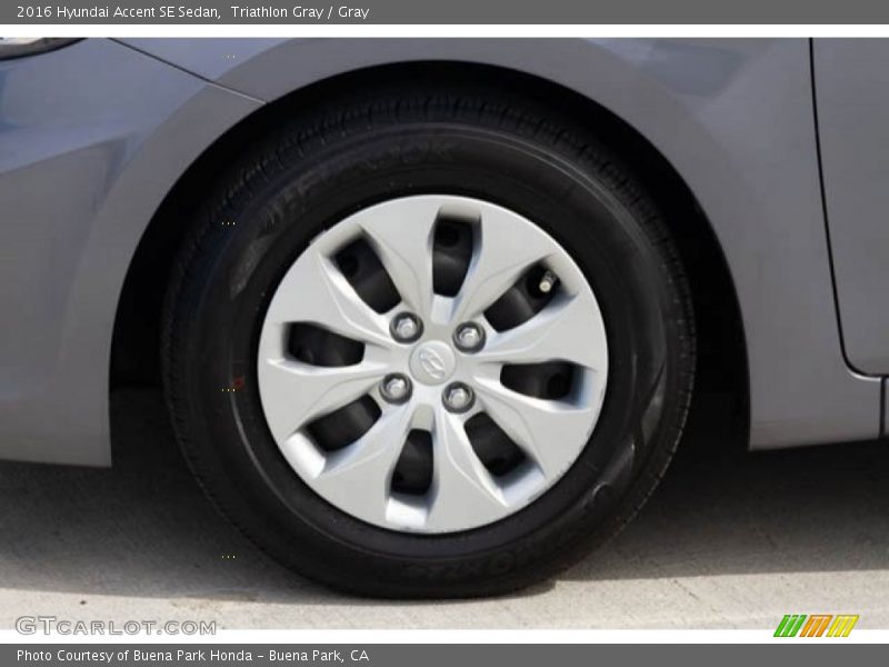 Triathlon Gray / Gray 2016 Hyundai Accent SE Sedan