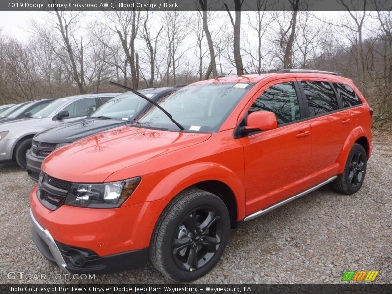 Front 3/4 View of 2019 Journey Crossroad AWD
