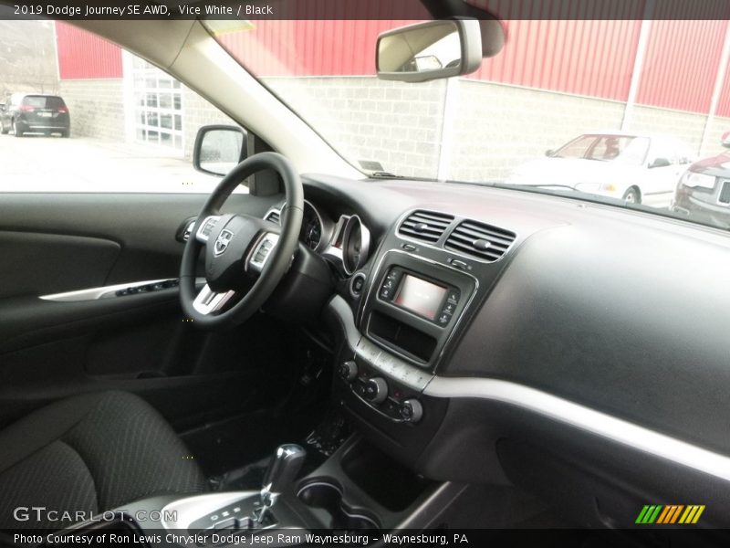 Vice White / Black 2019 Dodge Journey SE AWD