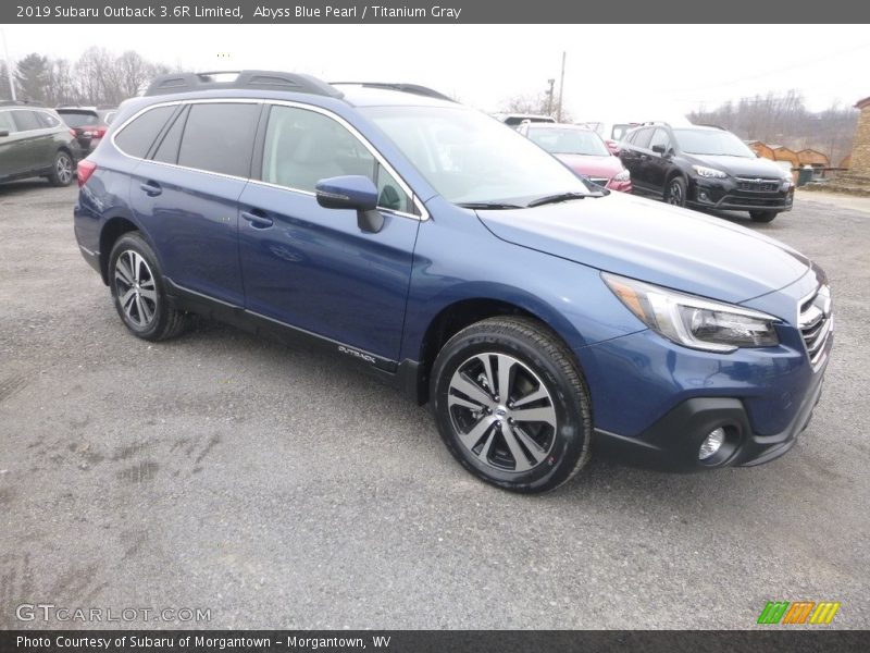 Front 3/4 View of 2019 Outback 3.6R Limited