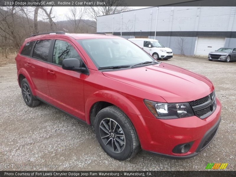 Front 3/4 View of 2019 Journey SE AWD