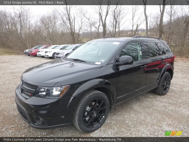 Front 3/4 View of 2019 Journey SE