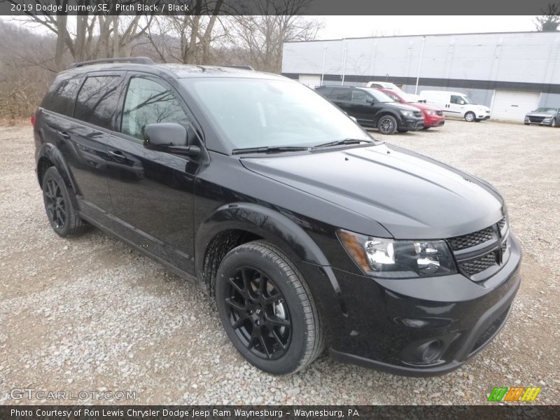 Front 3/4 View of 2019 Journey SE