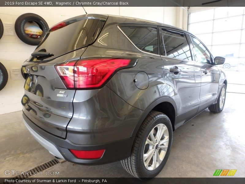 Magnetic / Chromite Gray/Charcoal Black 2019 Ford Escape SE 4WD