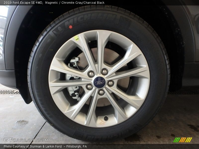 Magnetic / Chromite Gray/Charcoal Black 2019 Ford Escape SE 4WD