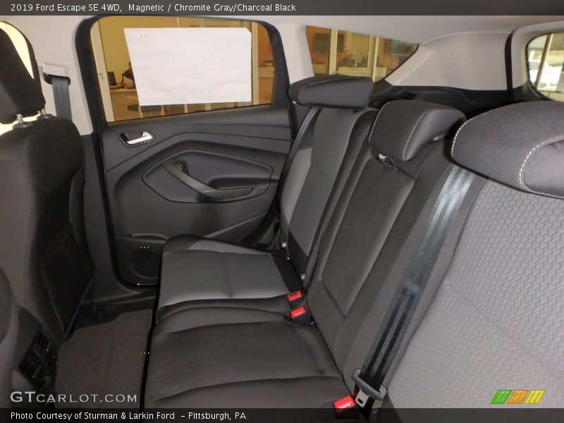 Magnetic / Chromite Gray/Charcoal Black 2019 Ford Escape SE 4WD