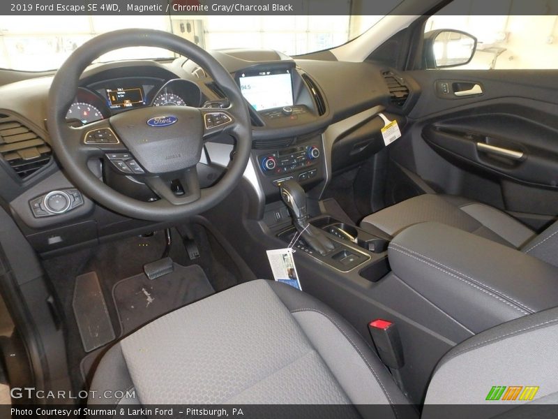 Magnetic / Chromite Gray/Charcoal Black 2019 Ford Escape SE 4WD