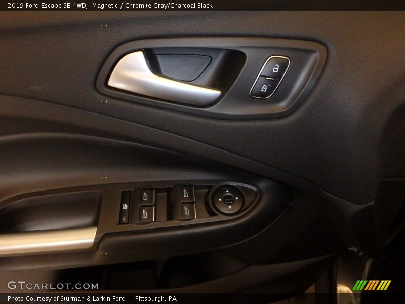 Magnetic / Chromite Gray/Charcoal Black 2019 Ford Escape SE 4WD