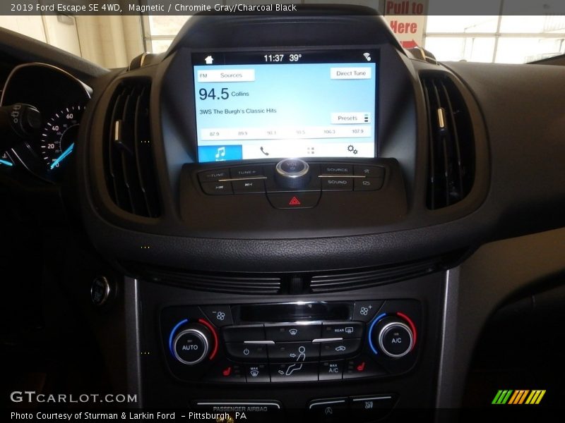 Magnetic / Chromite Gray/Charcoal Black 2019 Ford Escape SE 4WD