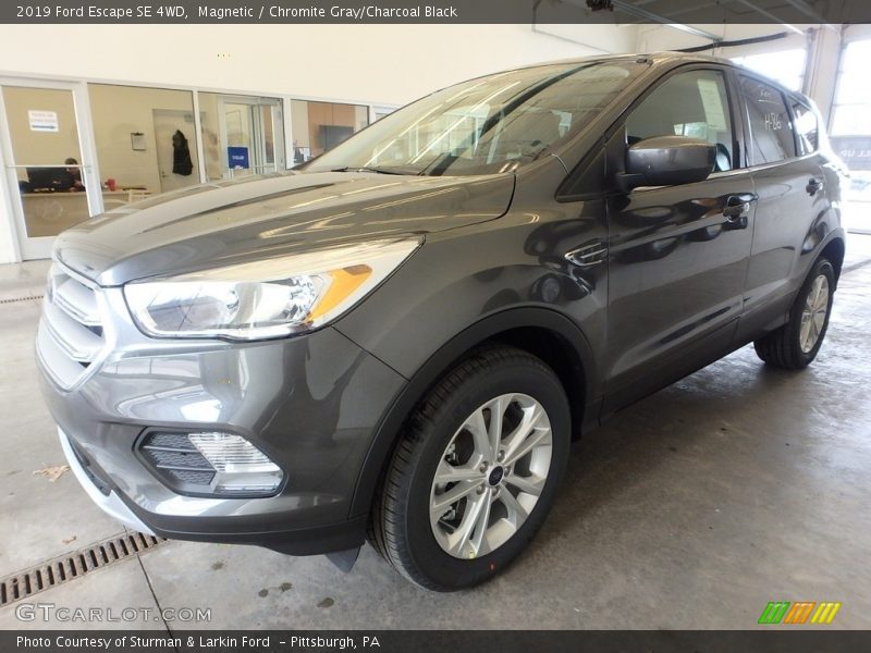 Magnetic / Chromite Gray/Charcoal Black 2019 Ford Escape SE 4WD
