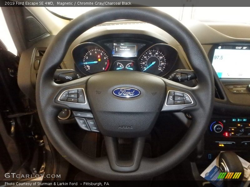 Magnetic / Chromite Gray/Charcoal Black 2019 Ford Escape SE 4WD