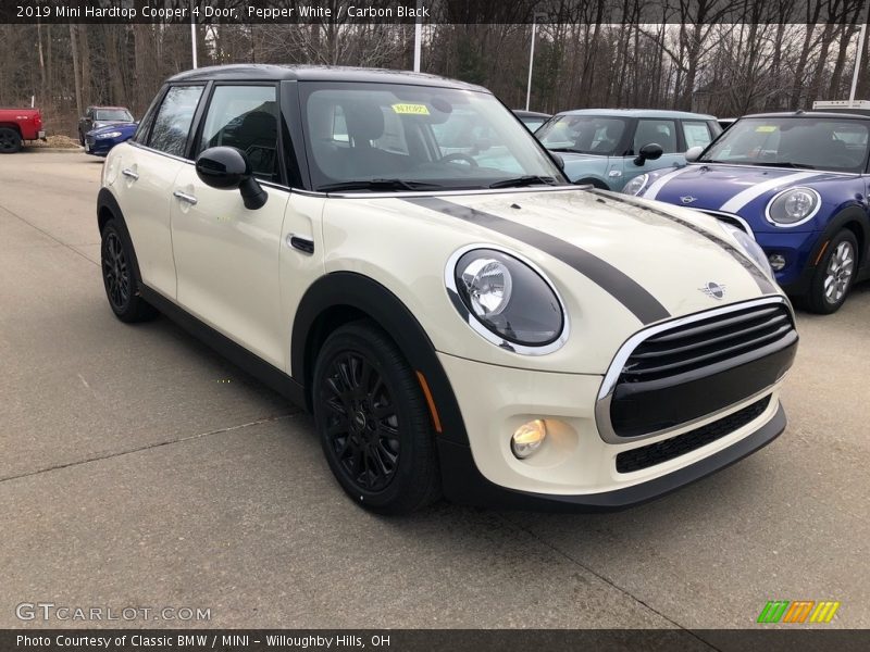 Pepper White / Carbon Black 2019 Mini Hardtop Cooper 4 Door