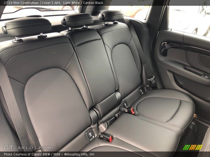Light White / Carbon Black 2019 Mini Countryman Cooper S All4