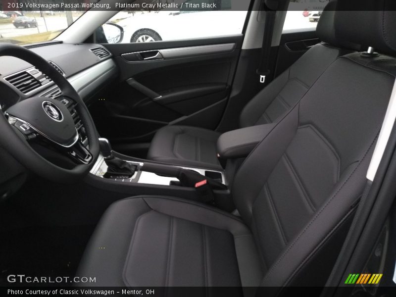 Platinum Gray Metallic / Titan Black 2019 Volkswagen Passat Wolfsburg