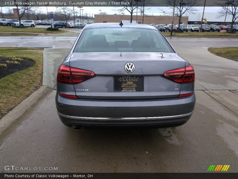 Platinum Gray Metallic / Titan Black 2019 Volkswagen Passat Wolfsburg