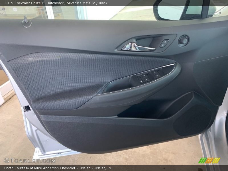 Silver Ice Metallic / Black 2019 Chevrolet Cruze LS Hatchback