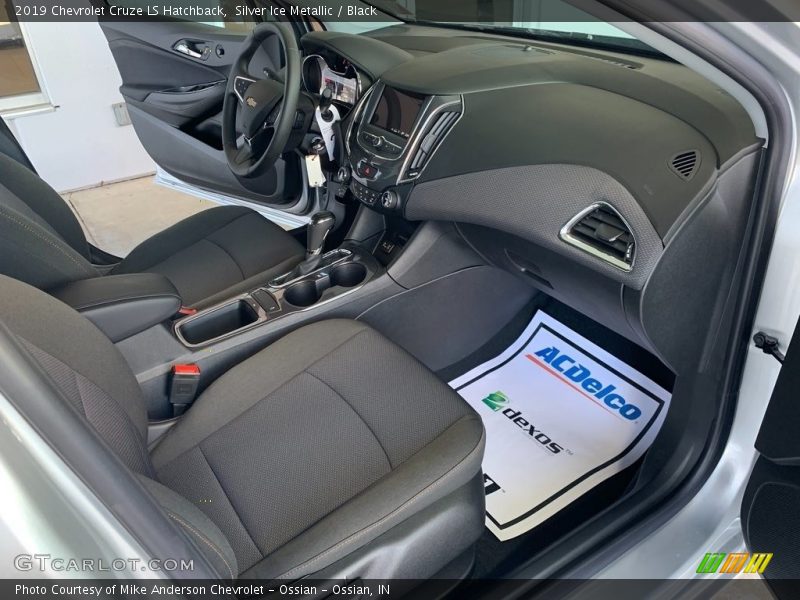 Silver Ice Metallic / Black 2019 Chevrolet Cruze LS Hatchback