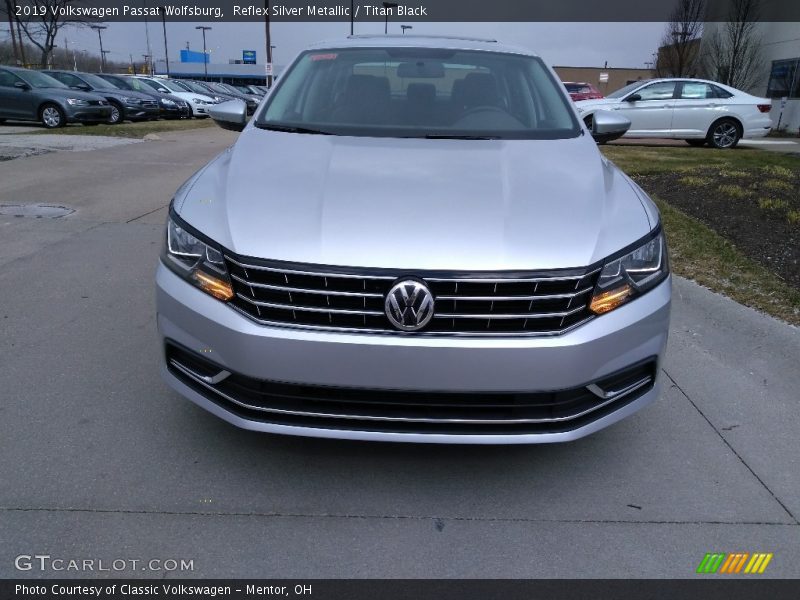 Reflex Silver Metallic / Titan Black 2019 Volkswagen Passat Wolfsburg