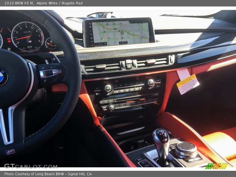 Alpine White / Mugello Red 2019 BMW X6 M