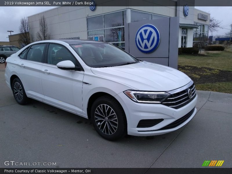 Front 3/4 View of 2019 Jetta SEL