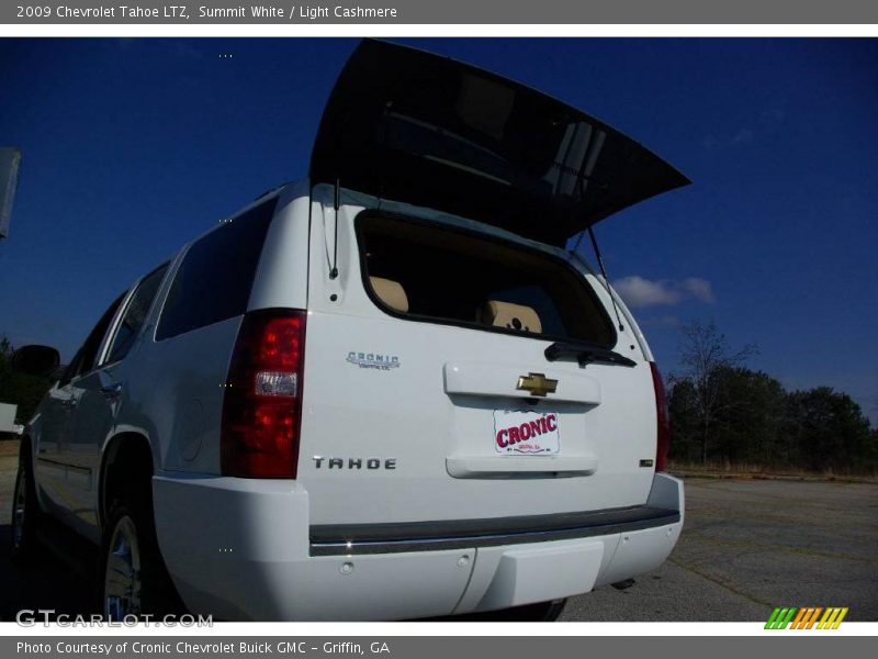 Summit White / Light Cashmere 2009 Chevrolet Tahoe LTZ