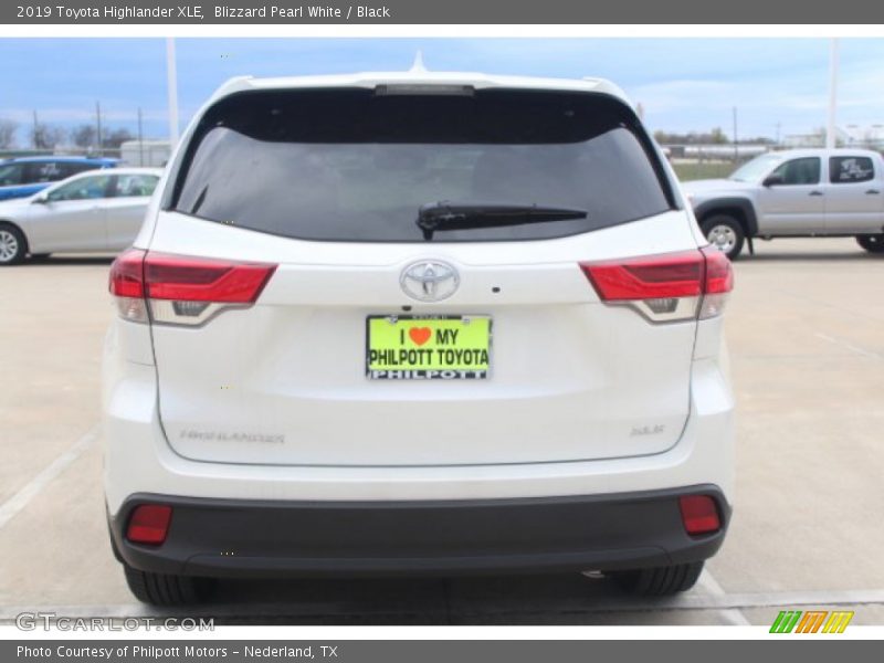 Blizzard Pearl White / Black 2019 Toyota Highlander XLE