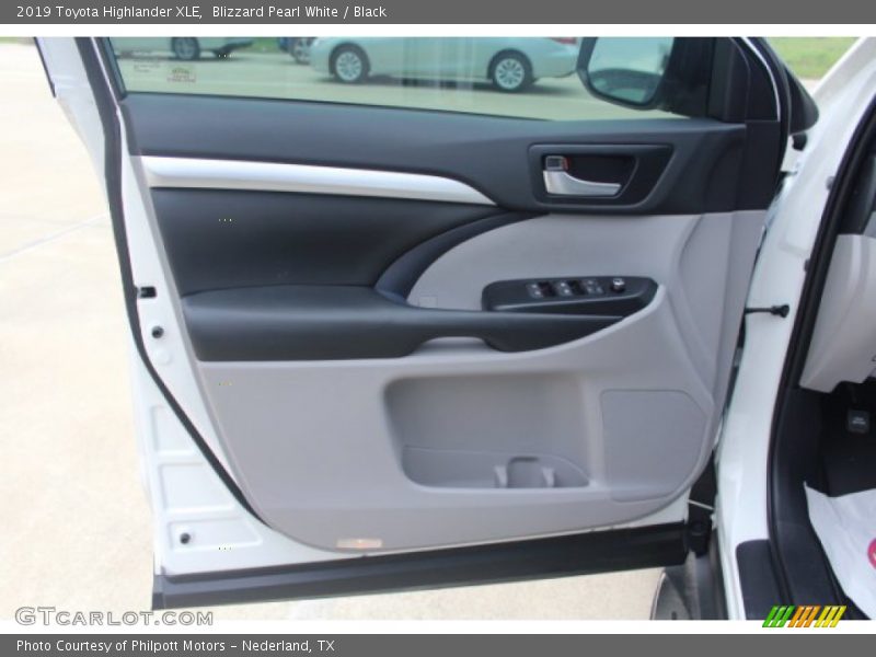 Blizzard Pearl White / Black 2019 Toyota Highlander XLE