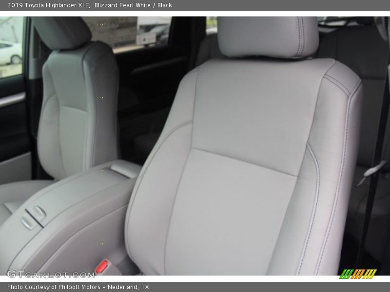 Blizzard Pearl White / Black 2019 Toyota Highlander XLE